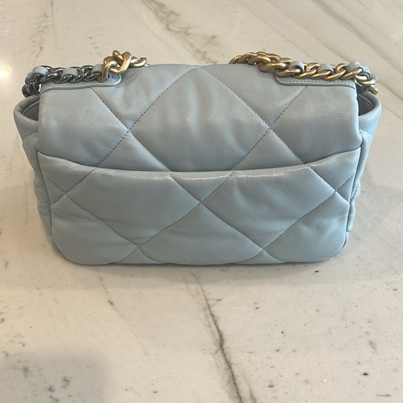 Chanel 19 medium quilted Flap Bag - light blue - Picture 6 of 16